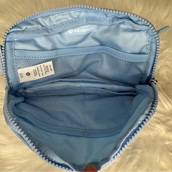 NWT Lululemon Everywhere Belt Bag Light Blue 1L - Picture 8 of 9